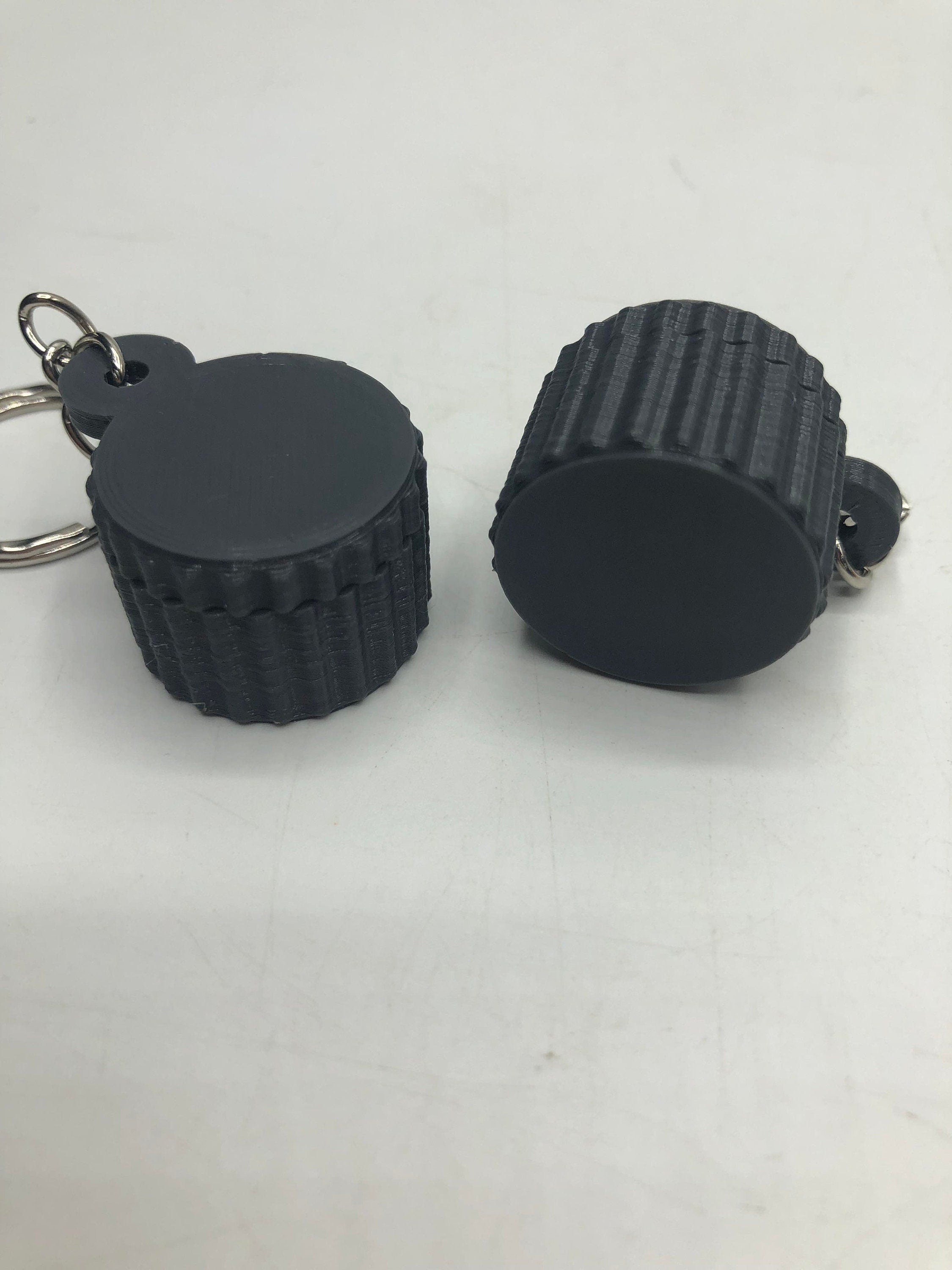 Micro SD Holder Keyring / Mini SD Card or Micro SIM Card Holder Keyring / Holds 4 Cards (Qty1) / Sd Memory Card Holder / Memory Card Keyring