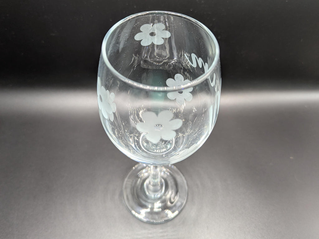 Personalised Wine Glass, Personalised Flower Glass, Etched Gift for her, Flower Glass, Gin Glass, Etched Daisy Flower Glass, Prosecco Glass