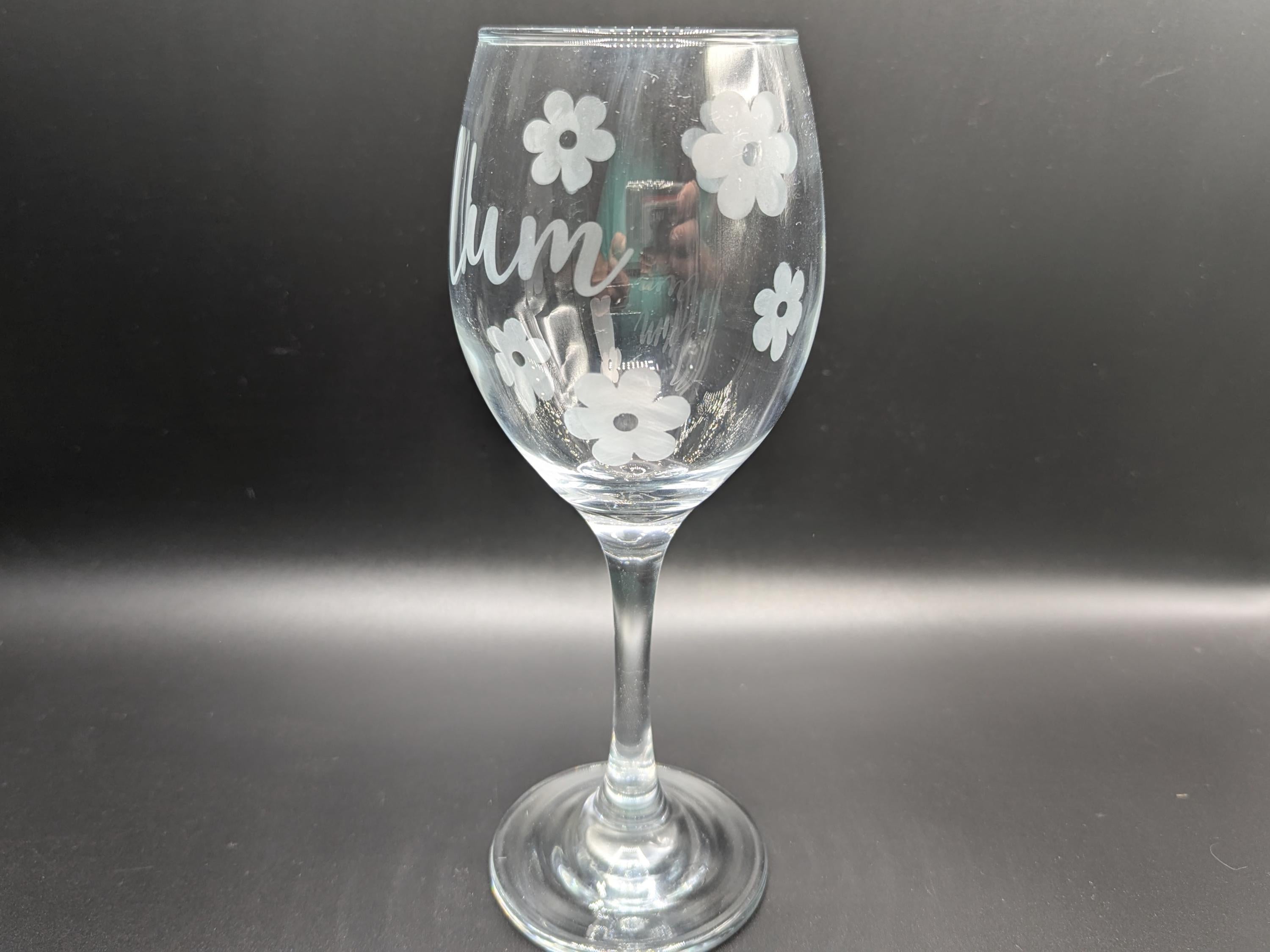 Personalised Wine Glass, Personalised Flower Glass, Etched Gift for her, Flower Glass, Gin Glass, Etched Daisy Flower Glass, Prosecco Glass