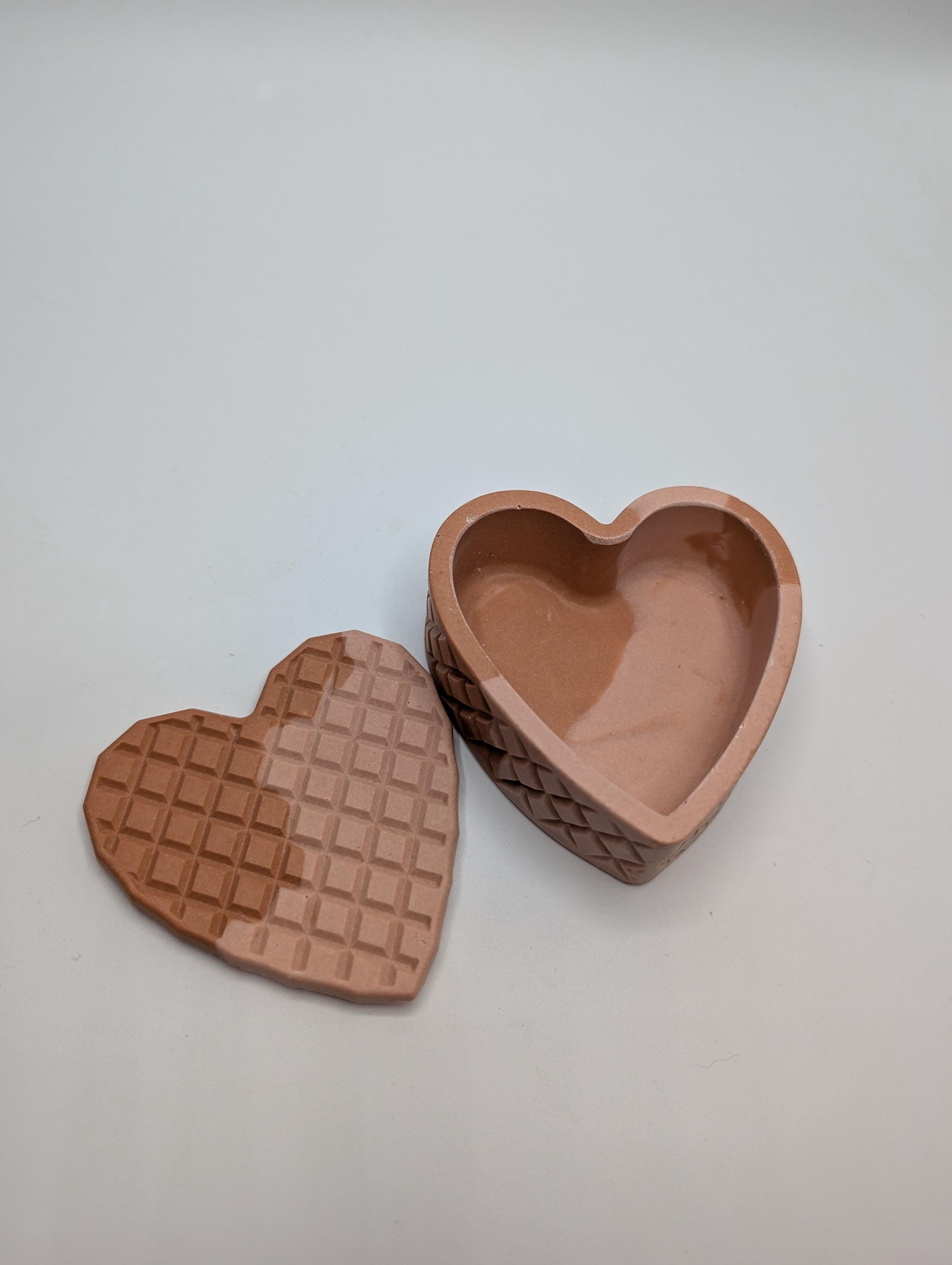 Handmade Trinket Box, Handmade Resin Heart, Heart Trinket Box for Rings, Trinket Heart Storage, Jewellery Storage Heart, Jewelery Box Heart