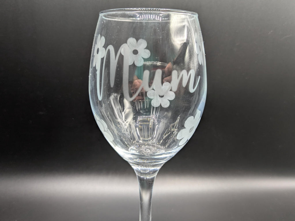 Personalised Wine Glass, Personalised Flower Glass, Etched Gift for her, Flower Glass, Gin Glass, Etched Daisy Flower Glass, Prosecco Glass