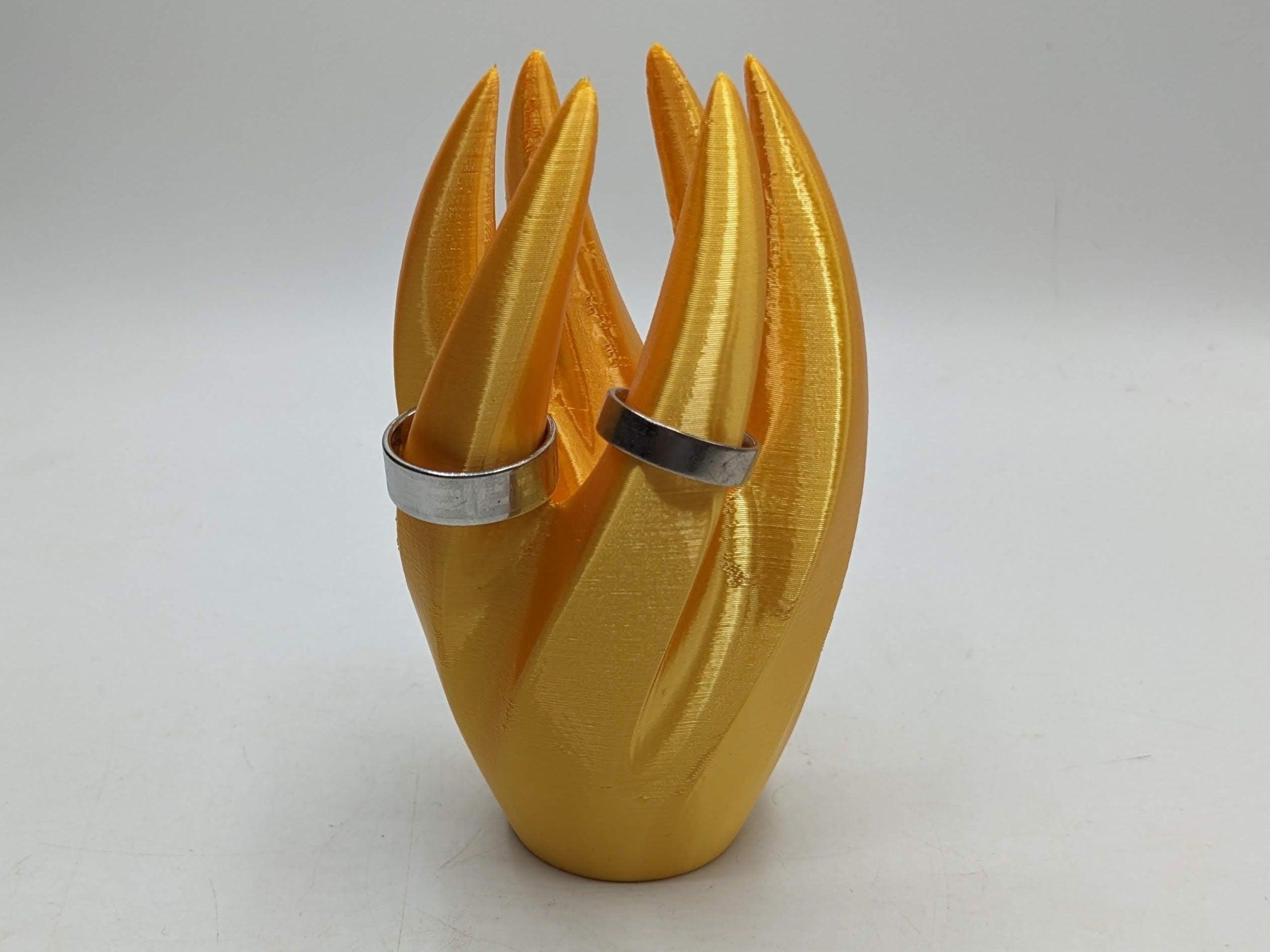 Ring Holder / Twisted Ring Stand Jewellery Holder / Trinket Ring Holder / Ring Stand / Jewellery Display / Ring Display / Ring Storage