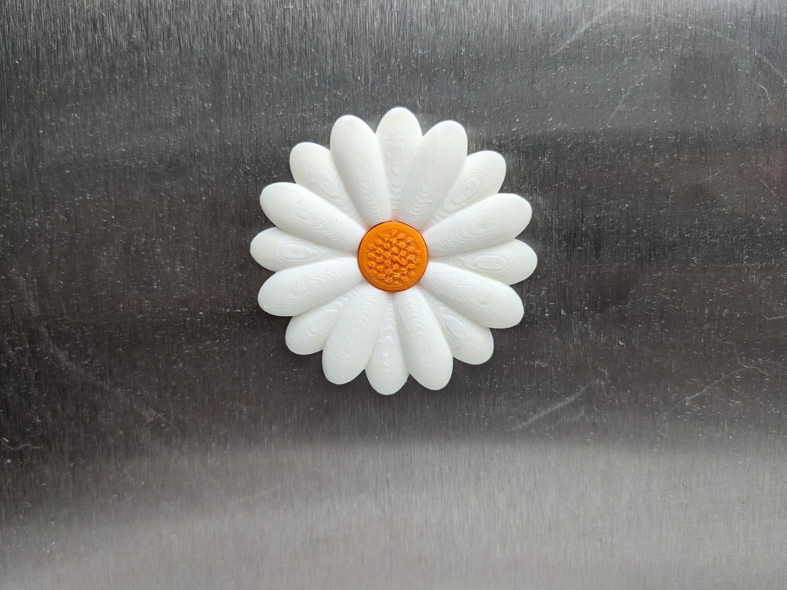 Daisy Flower Magnet / Flower Magnet / Floral Design Magnet / Daisy Magnet / Daisy Fridge Magnet / Daisy Bag Charm / Spring Magnet / Daisy