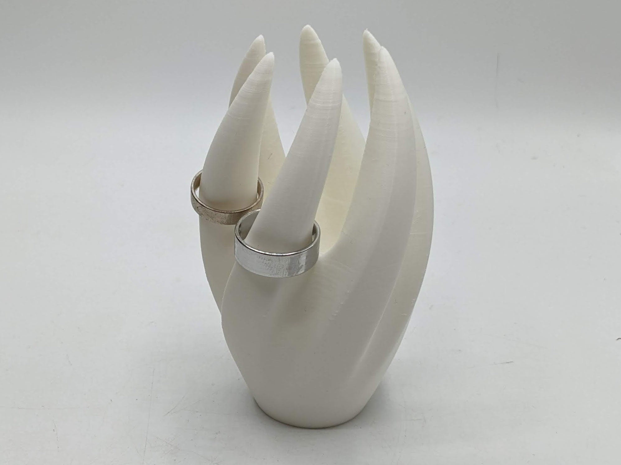 Ring Holder / Twisted Ring Stand Jewellery Holder / Trinket Ring Holder / Ring Stand / Jewellery Display / Ring Display / Ring Storage