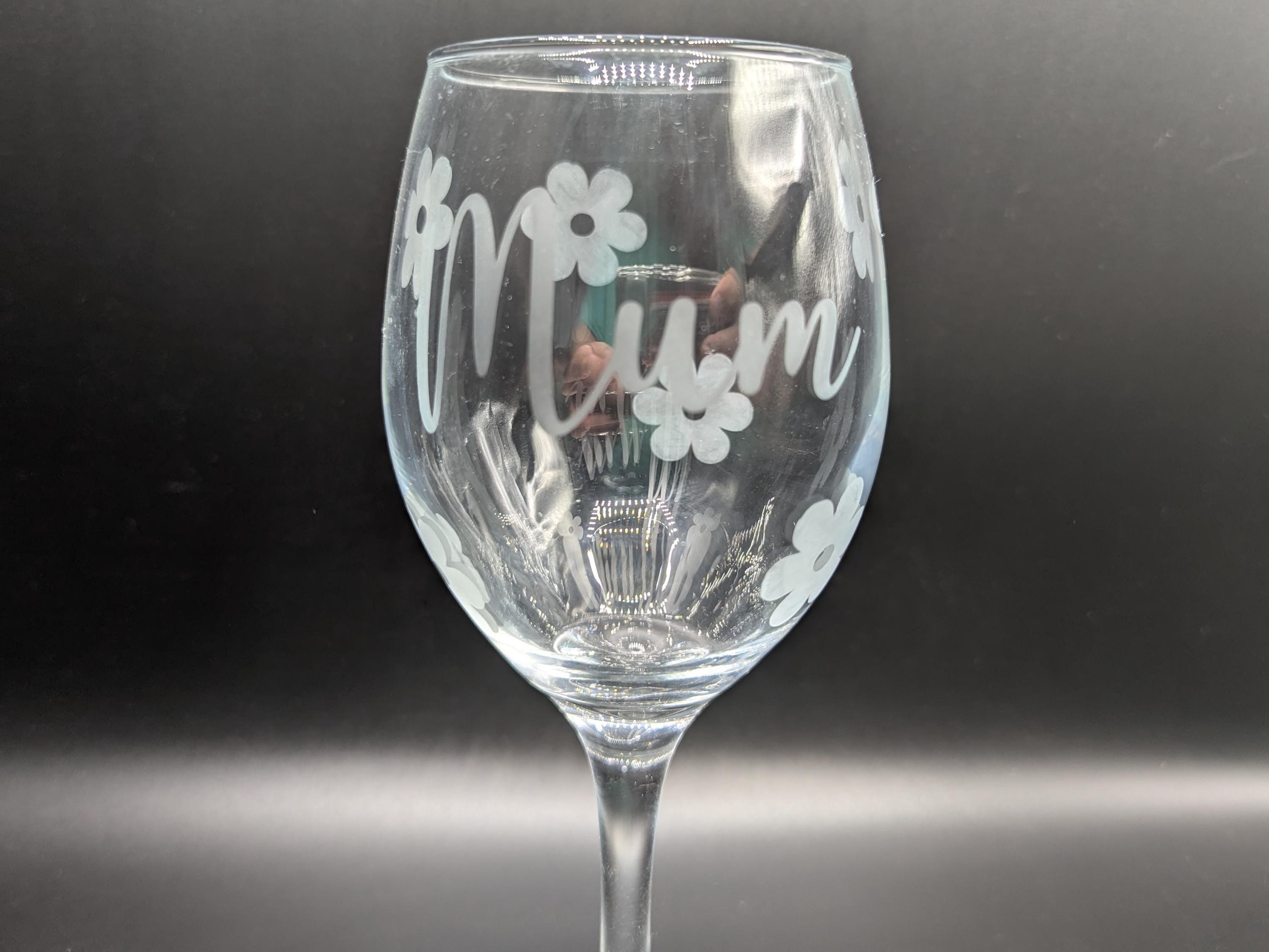 Personalised Wine Glass, Personalised Flower Glass, Etched Gift for her, Flower Glass, Gin Glass, Etched Daisy Flower Glass, Prosecco Glass