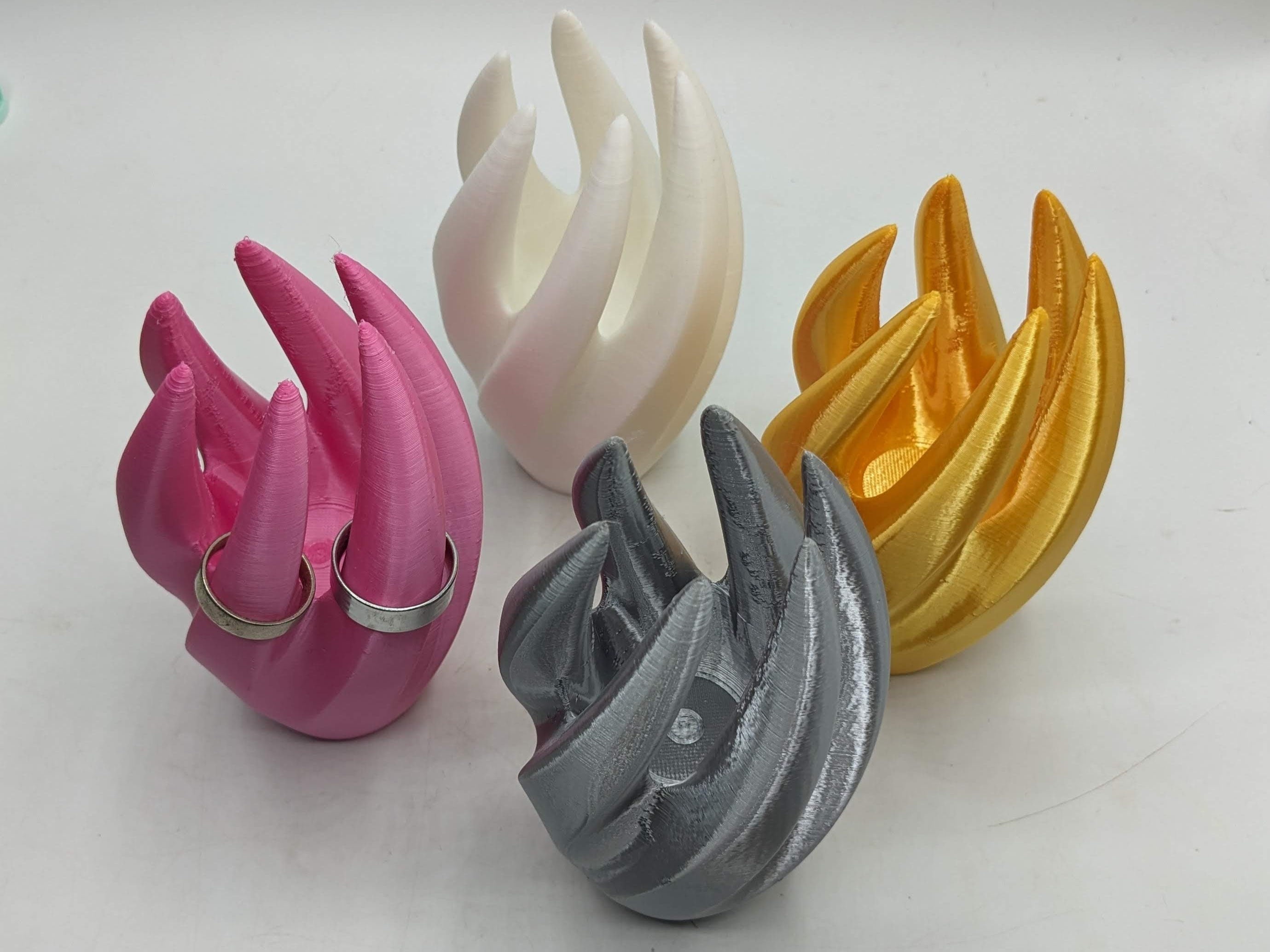 Ring Holder / Twisted Ring Stand Jewellery Holder / Trinket Ring Holder / Ring Stand / Jewellery Display / Ring Display / Ring Storage