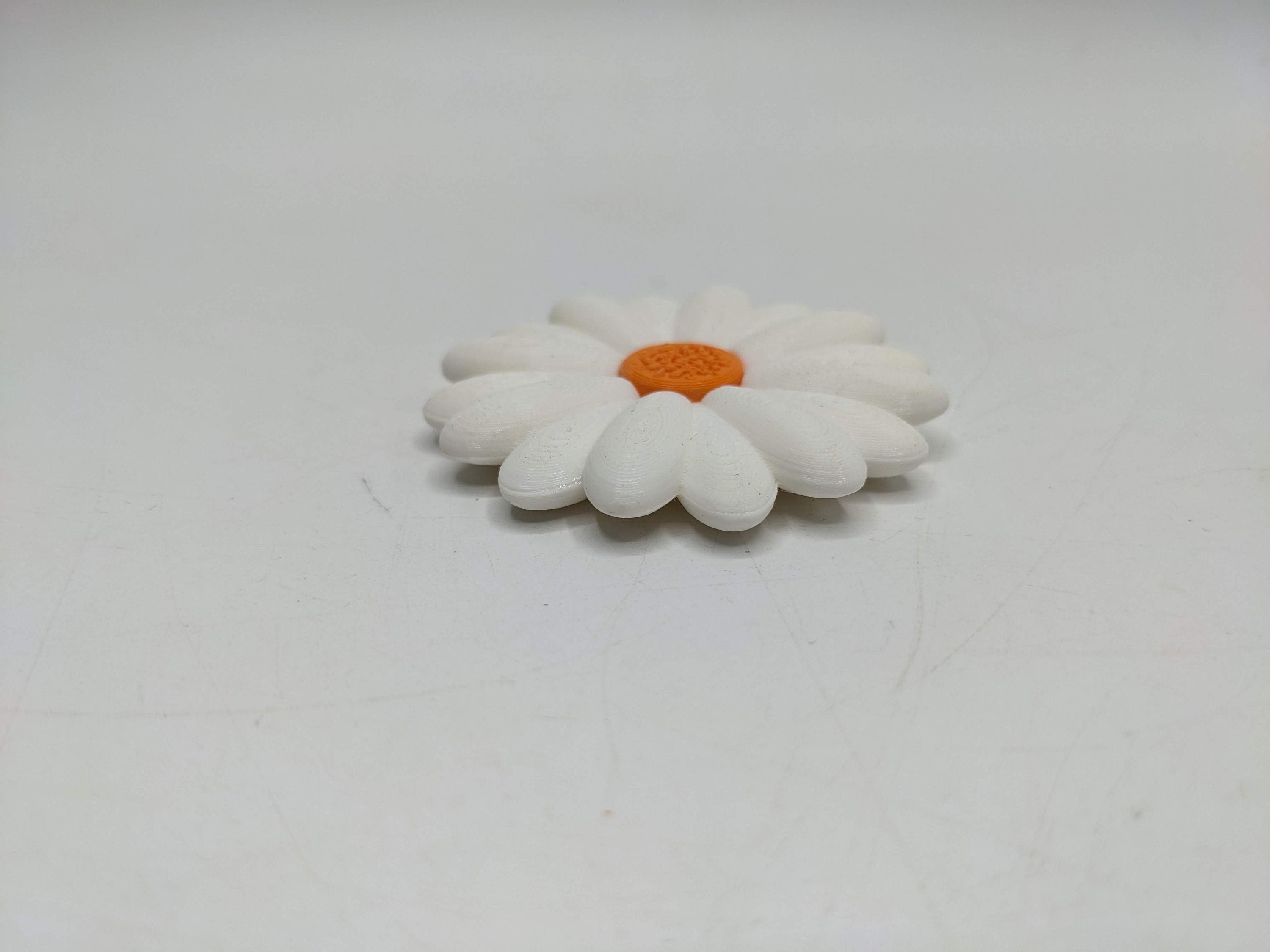 Daisy Flower Magnet / Flower Magnet / Floral Design Magnet / Daisy Magnet / Daisy Fridge Magnet / Daisy Bag Charm / Spring Magnet / Daisy