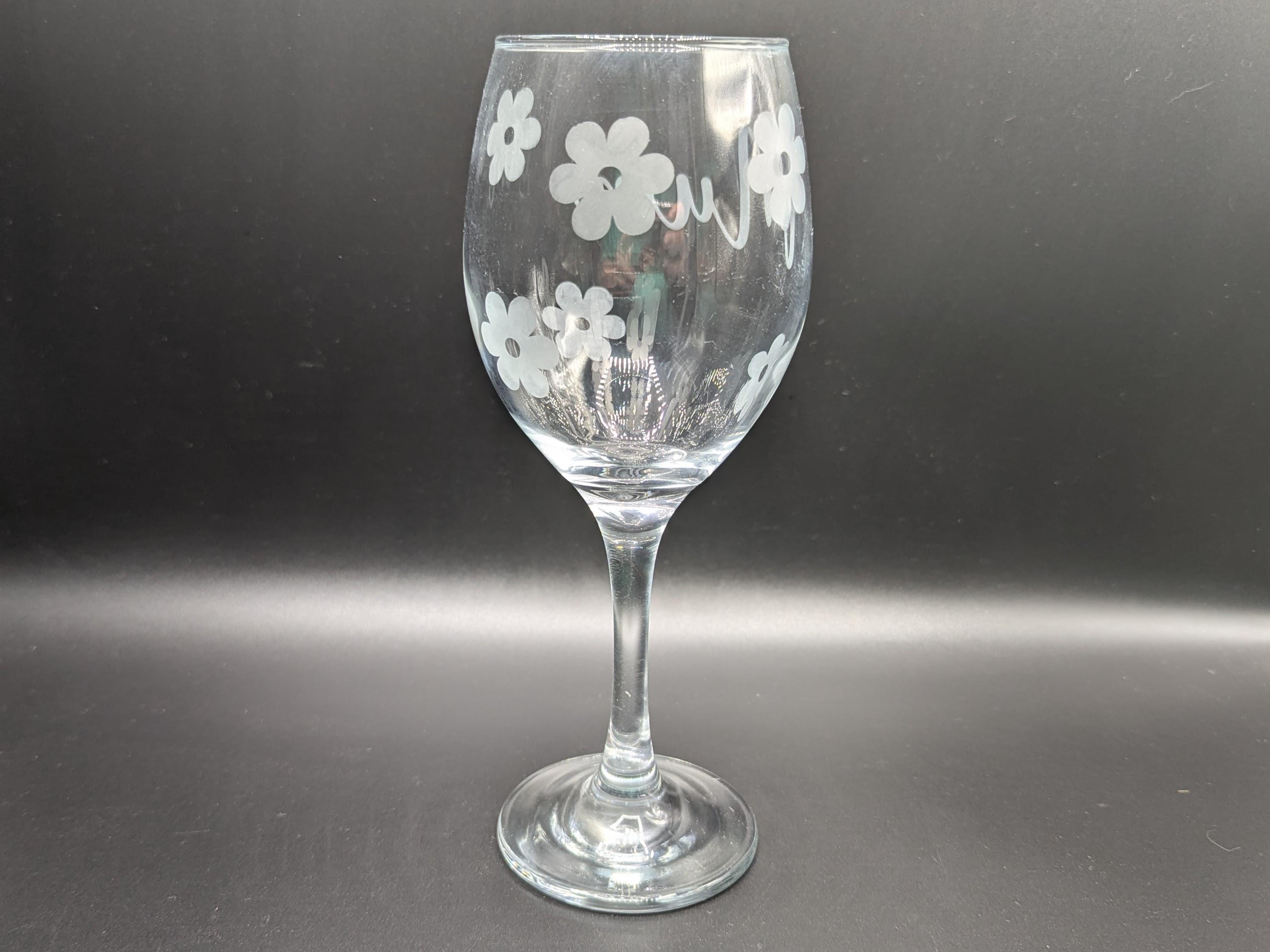 Personalised Wine Glass, Personalised Flower Glass, Etched Gift for her, Flower Glass, Gin Glass, Etched Daisy Flower Glass, Prosecco Glass