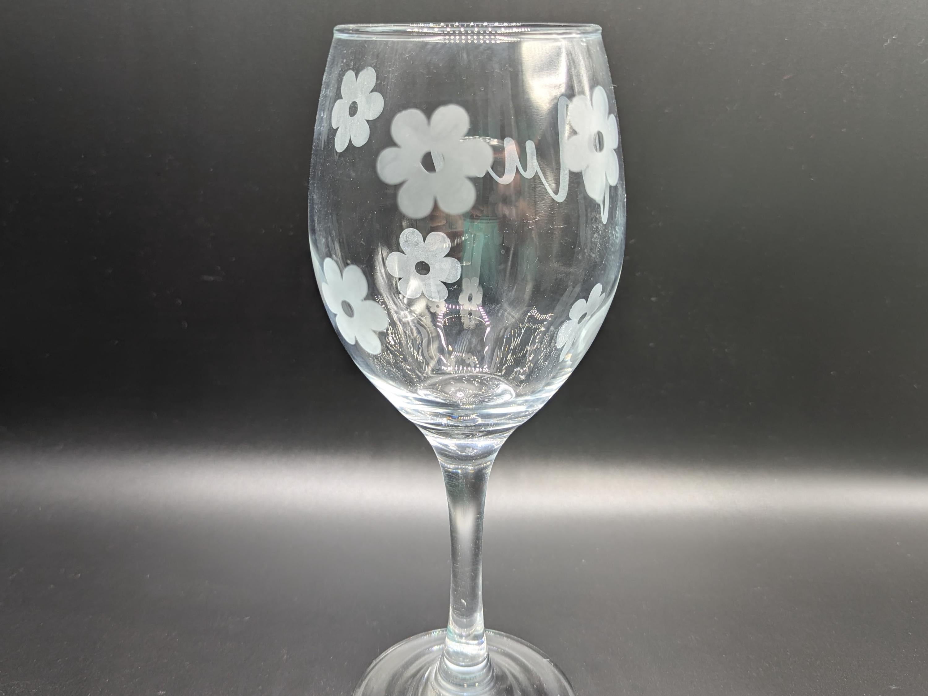 Personalised Wine Glass, Personalised Flower Glass, Etched Gift for her, Flower Glass, Gin Glass, Etched Daisy Flower Glass, Prosecco Glass