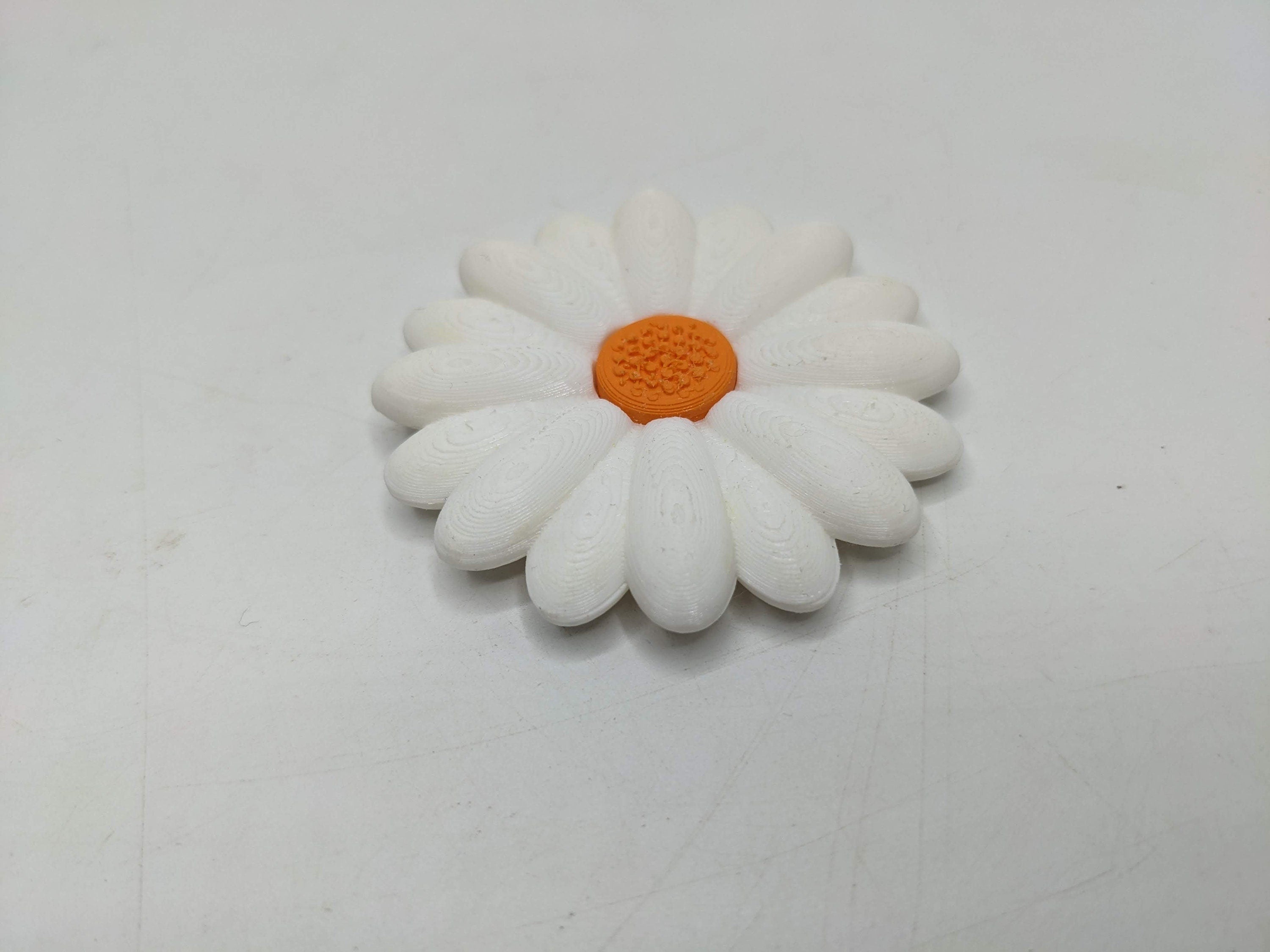 Daisy Flower Magnet / Flower Magnet / Floral Design Magnet / Daisy Magnet / Daisy Fridge Magnet / Daisy Bag Charm / Spring Magnet / Daisy