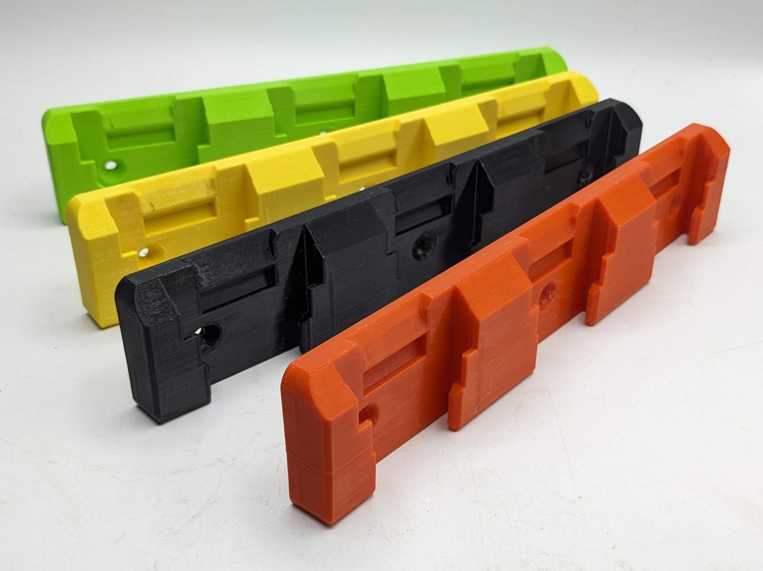 Universal Low Profile DeWalt Battery Wall Mount Triple - for 3 Batteries, Organiser for Power Tool Batteries, Garage/Workshop Organisation