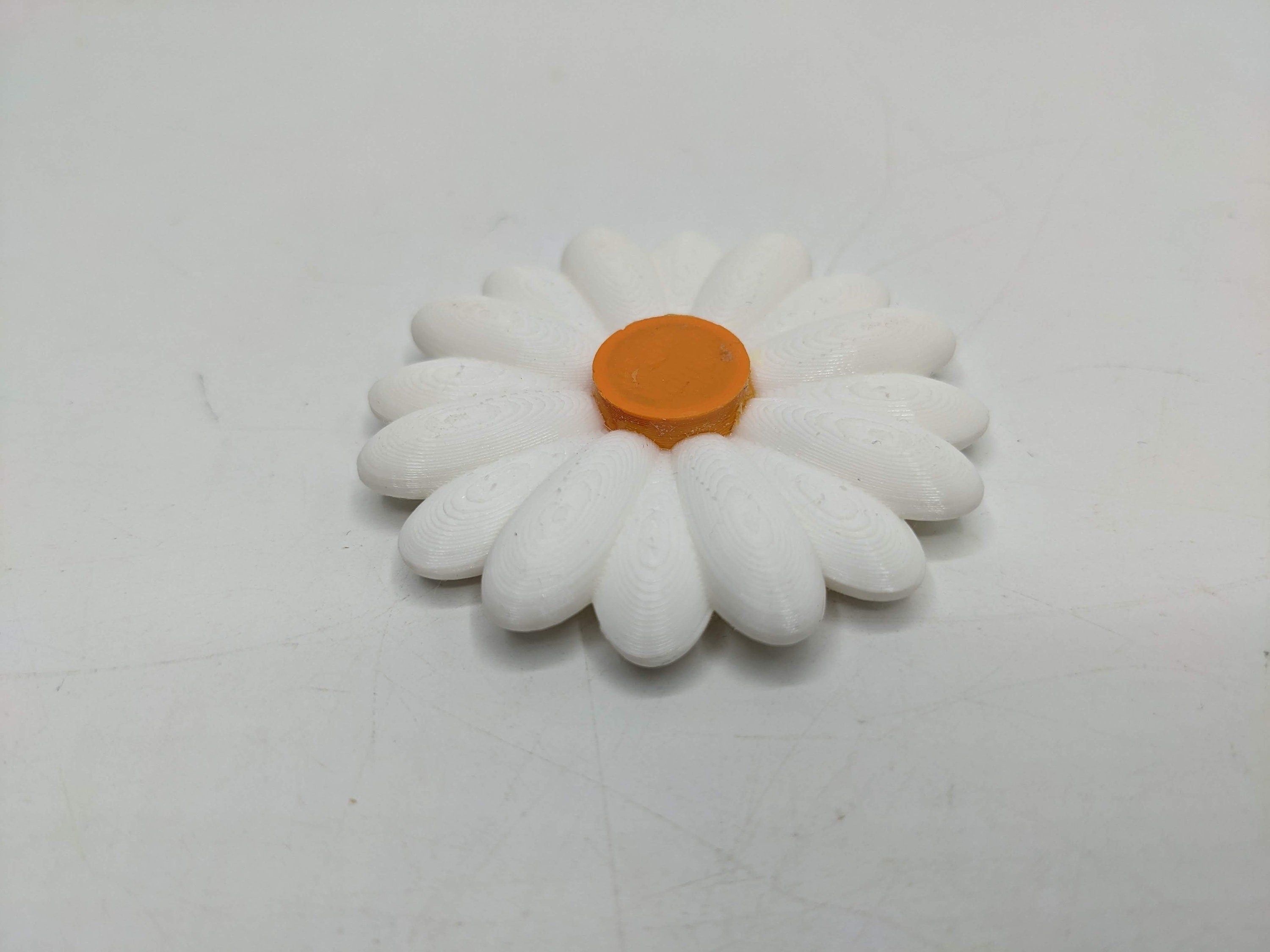 Daisy Flower Magnet / Flower Magnet / Floral Design Magnet / Daisy Magnet / Daisy Fridge Magnet / Daisy Bag Charm / Spring Magnet / Daisy