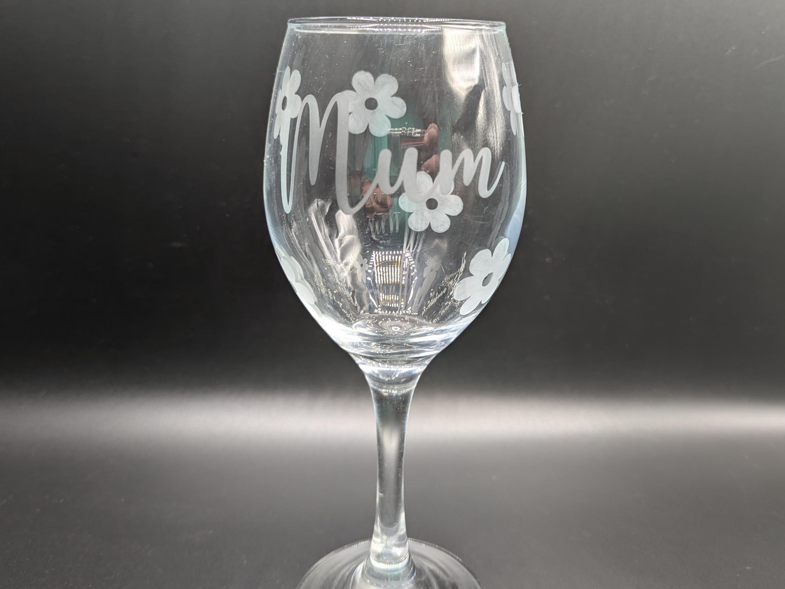 Personalised Wine Glass, Personalised Flower Glass, Etched Gift for her, Flower Glass, Gin Glass, Etched Daisy Flower Glass, Prosecco Glass