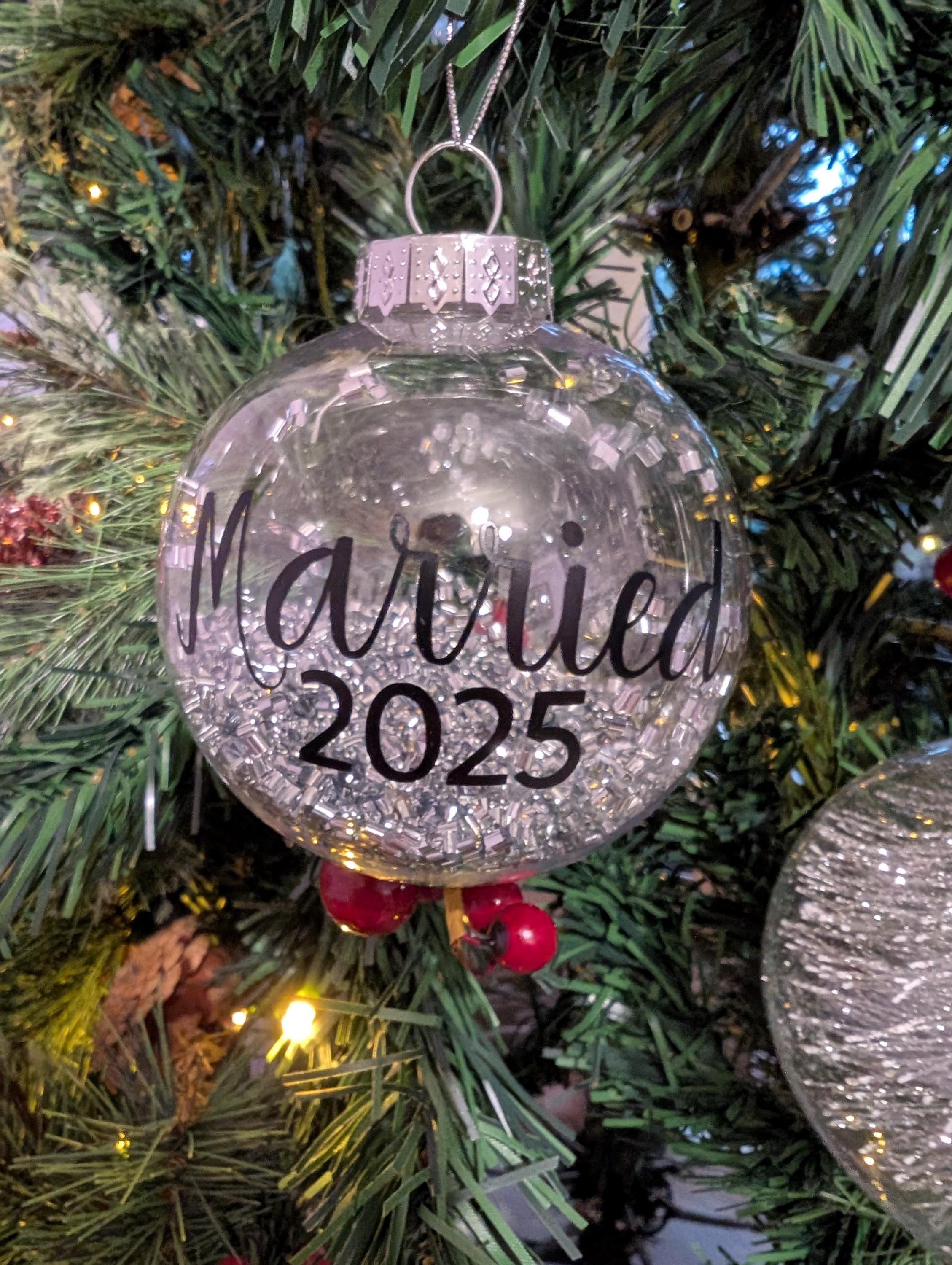 Married Christmas Bauble, First Christmas Married, Custom Bauble, Just Married Bauble, Tree Custom Decoration, Year Married Bauble Gift Our Handmade Married Christmas Baubles make the perfect keepsake gift for Christmas.